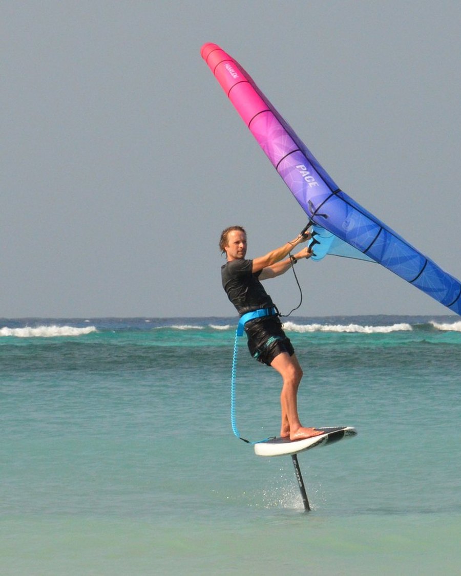 Wingfoiler up on the foil in shallow water